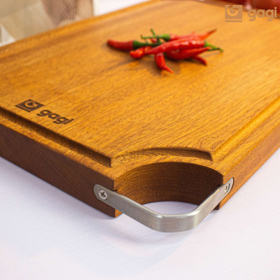 Thớt Gỗ Xoan Đào Cao Cấp GAGI Mã GC11 To Dày, Có Rảnh Thu Nước, Thiết Kế Thông Minh Tích Hợp Đá Mài Và Khe Cắm Điện Thoại, Móc Treo Tiện Lợi - Hàng Chính Hãng