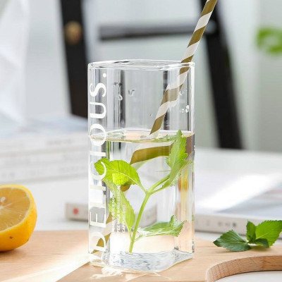 LY THỦY TINH CHỊU NHIỆT UỐNG NƯỚC, SINH TỐ HOA QUẢ PHONG CÁCH ANH ( GIAO HÌNH CHỮ NGẪU NHIÊN )- VD90