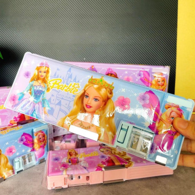 HỘP ĐỰNG BÚT / HỘP VIẾT búp bê Babie xinh đẹp. Có nam châm hít - có chuốt bút chì, 2 ngăn tiện dụng. Dụng cụ học sinh