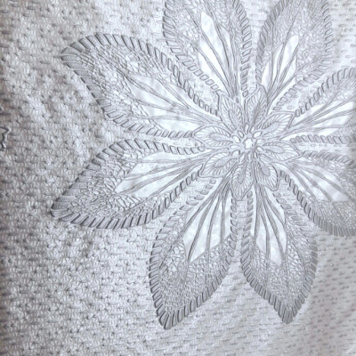 Khăn Trải Bàn PAULEE - PWL 241 hoa văn nổi, ánh kim bạc, nền kem bạc, không thấm nước - 147cm x 230cm.