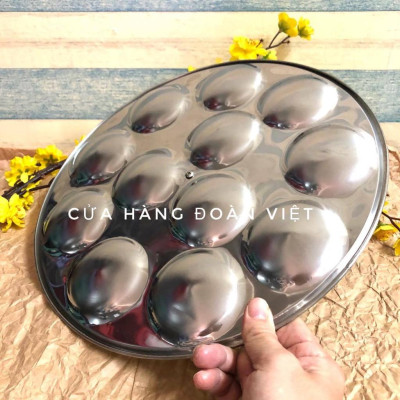Khuôn Bánh Bò, Bánh Bèo - Inox tiện lợi có nút cầm chống nóng - Khuôn 12 Bánh size bánh lớn 7. 5cm, Đk khuôn 32 cm. Chuy