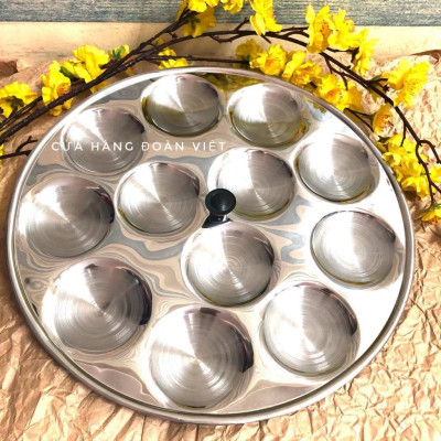 Khuôn Bánh Bò, Bánh Bèo - Inox tiện lợi có nút cầm chống nóng - Khuôn 12 Bánh size bánh lớn 7. 5cm, Đk khuôn 32 cm. Chuy