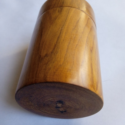 Lọ tăm NH HOME hình trụ gỗ bách xanh.