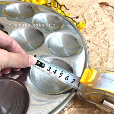 Khuôn Bánh Bò, Bánh Bèo - Inox tiện lợi có nút cầm chống nóng - Khuôn 12 Bánh size bánh lớn 7. 5cm, Đk khuôn 32 cm. Chuy