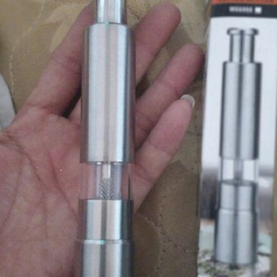 Dụng cụ xay tiêu bấm + rắc muối tiêu tại chỗ (tiêu bấm inox)