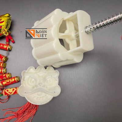 Khuôn Trung Thu 3D SIÊU SẮC NÉT - Hình ĐẦU LÂN 150g - MẪU MỚI. Dụng cụ làm bánh TRUNG THU Khuôn nhấn có lò xo TIỆN LỢI. Dụng cụ làm bánh NƯỚNG, chuyên tạo định hình bánh CHUYÊN NGHIỆP
