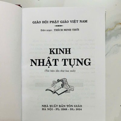 Kinh Nhật Tụng khổ 11.5x15.5 bìa cứng , tặng kèm bao sách