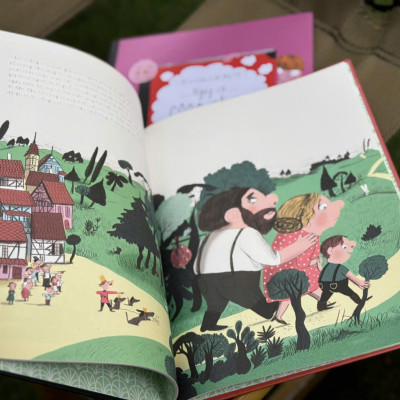 (Bìa cứng – Minh hoạ màu) BỘ SÁCH “BẬT MÍ NHỮNG BÍ MẬT ĐỘNG TRỜI” gồm 2 cuốn: Ngay cả công chúa cũng xì bủm, Ngay cả kẻ xấu cũng có nỗi niềm riêng - Ilan Brenman – Lam biên soạn – Crabit Kidbooks