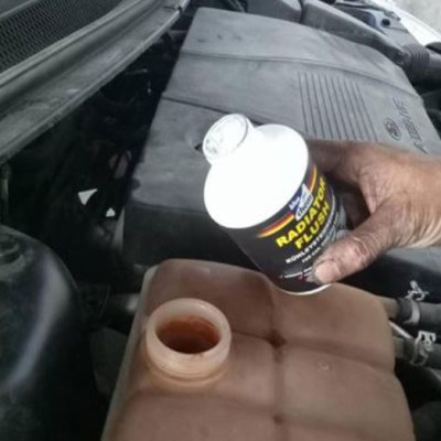 Dung dịch súc rửa két nước làm mát cho ô tô Bluechem 33326E