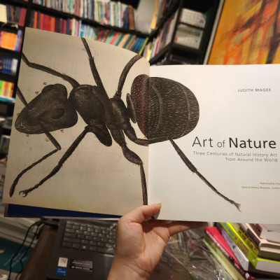 Sách - Art of Nature: Three Centuries of Natural History Art from Around the World by Judith Magee