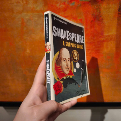 Sách - Introducing Shakespeare: A Graphic Guide by Nick Groom - Nonfiction / History / Biography in English