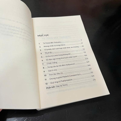 Sách - Những yêu nữ xứ Titan (Nhã Nam HCM)