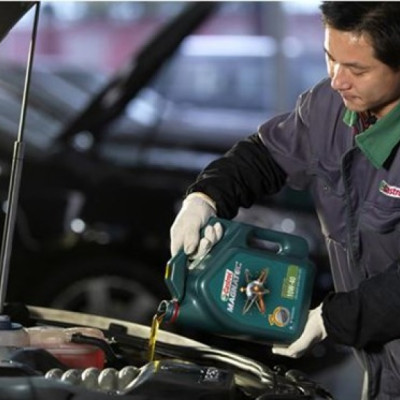 Dầu nhớt xe ô tô Castrol Magnatec SUV 5L (Dầu nhớt chuyên dụng cho xe SUV)