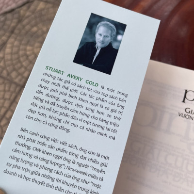 PING GIẢI CỨU VƯỜN ĐỊA ĐÀNG - Stuart Avery Gold - First New – bìa mềm