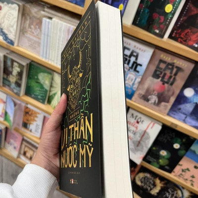 Sách - Những vị thần nước Mỹ (American Gods - Neil Gaiman) (Nhã Nam HCM)