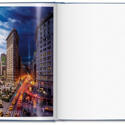 Artbook - Sách Tiếng Anh - Day To Night