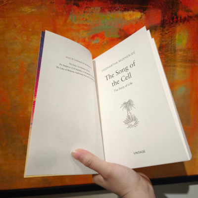 Sách - The Song of the Cell by Siddhartha Mukherjee/Amazon Editors