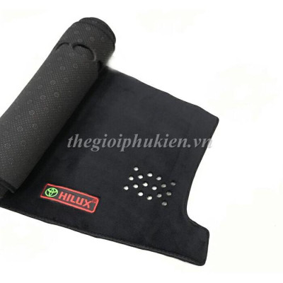 Thảm nhung taplo chống nắng Toyota Hilux Revo