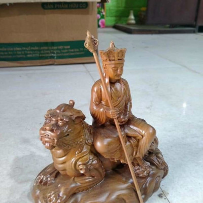 Tượng phật địa tạng vương bồ tát cưỡi kỳ lân bằng gỗ bách xanh thơm nức kt 15×15×9cm