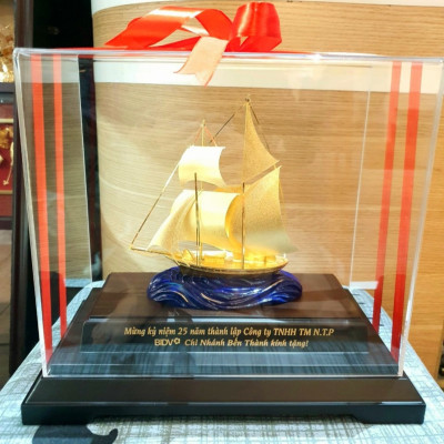 Mô hình thuyền dát vàng 24k MT Gold Art M02(29x17x34 cm)- Hàng chính hãng, quà tặng dành cho sếp, khách hàng, đối tác