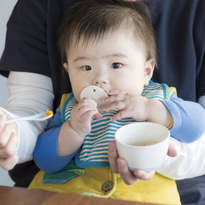 Bộ 2 chén ăn dặm TLI Richell Nhật Bản - bước 1 có nắp kèm 2 muỗng mềm | Baby