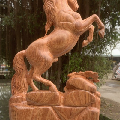 Tượng con ngựa nhất mã phi thiên bằng gỗ hương đá liền khối kt cao 40×22×7,5cm