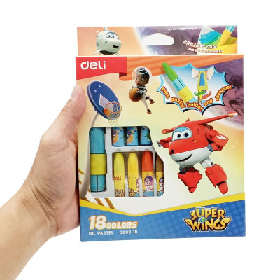 Hộp 18 Bút Màu Sáp Kèm Cây Cầm Bút & Đồ Chuốt 2 Trong 1 - Super Wings - Deli EC009-18