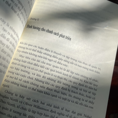 THUẬN THEO HOÀN CẢNH - Brian Levy – Book hunter – Lyceum –NXB Tri Thức