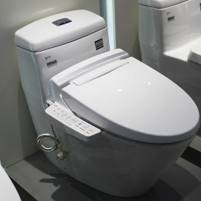 Nắp bồn cầu tự rửa điện tử thông minh điều khiển từ xa xịt rửa, vệ sinh phụ nữ INAX CW-KB22AVN (Hàng chính hãng)