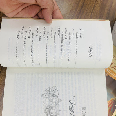 Không gia đình: Hồi ức về một tuổi thơ không cha mẹ