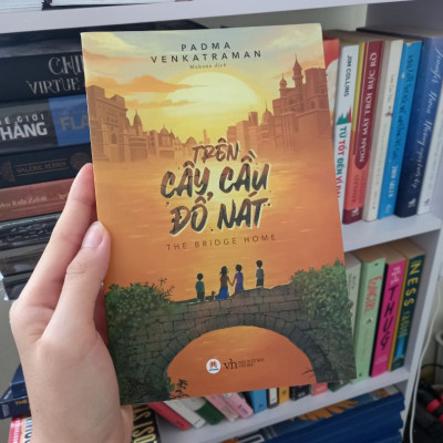Sách - Trên cây cầu đổ nát- Tiểu thuyết văn học - 2H Books