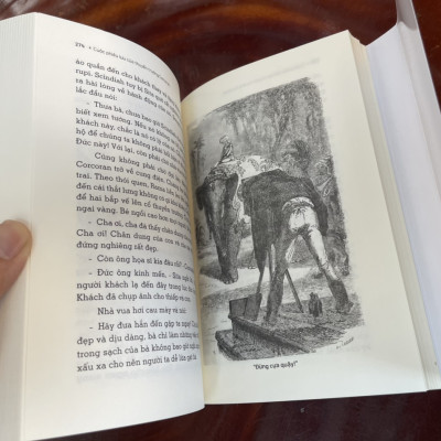 (Tủ sách Đời người) (Có hình minh họa)  CUỘC PHIÊU LƯU CỦA THUYỀN TRƯỞNG CORCORAN - Alfred Assollant – Mai Hương dịch – Omegaplus - NXB Văn Học (Bìa mềm)