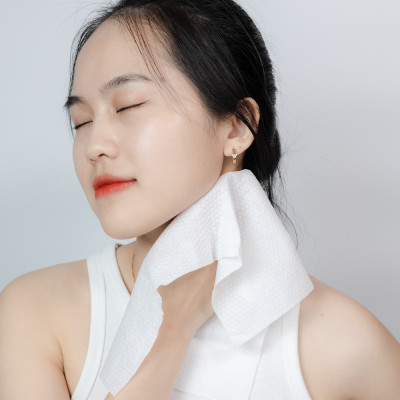 Khăn giấy ướt vệ sinh cơ thể NursingWipes gói 12 khăn size lớn 30x20cm hương trà xanh lau người lớn tuổi, người bệnh, người đi phượt dùng 1 lần