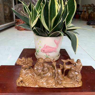 Tượng Cụ thọ hươu củ sâm bằng gỗ bách xanh thơm nức kt 20×9×5cm