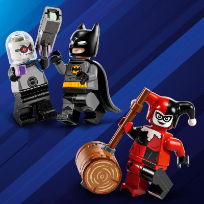 LEGO SUPERHEROES 76274 Đồ Chơi Lắp Ráp Siêu Xe Người Dơi Đối Đầu Harley Quinn (435 chi tiết)