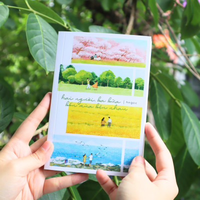 Sách - Hai Người, Ba Bữa, Bốn Mùa Bên Nhau - Bản Đặc Biệt - Tặng Kèm Bookmark + Postcard