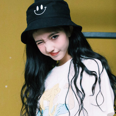 Nón Bucket thêu Mặt Cười