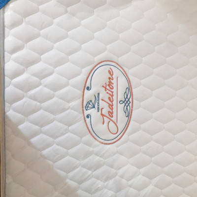 đệm Kim cương cao su tổng hợp Jadeitone 200*220*21