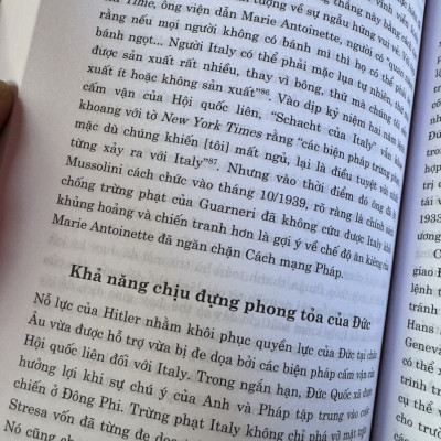 VŨ KHÍ KINH TẾ - Sự trỗi dậy của các biện pháp trừng phạt kinh tế như một công cụ chiến tranh hiện đại – Nicholas Mulder - NXB Chính trị quốc gia sự thật