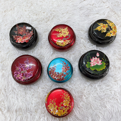 Hủ kẹo trang trí Thanh Bình Lê họa tiết phong phú nhiều màu sắc đa dạng thích hợp đựng vật dụng, trang trí làm quà tặng