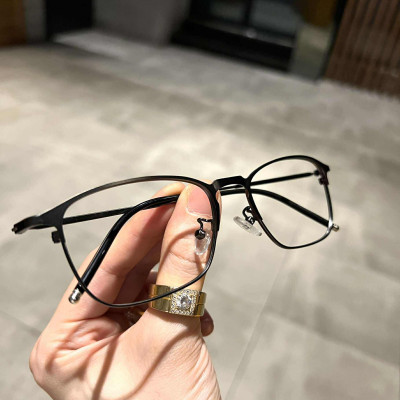 Kính mắt dáng chữ nhật kim loại mảnh nhẹ màu xám