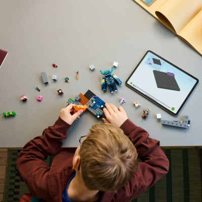 Đồ Chơi Lắp Ráp Cuộc Chạm Trán Warden - Lego Minecraft 21274 (238 Mảnh Ghép)