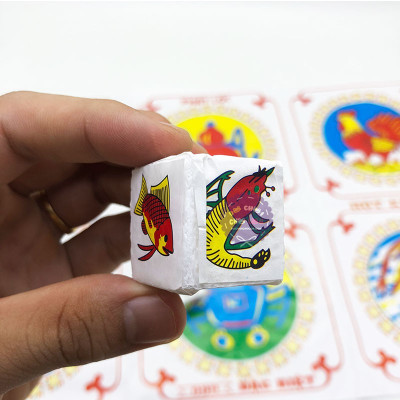 Bộ lắc bầu cua tôm cá hột giấy giải trí vui nhộn hàng Việt Nam gồm bàn giấy 65cm x 43cm và 3 xúc xắc, đồ chơi ngày tết