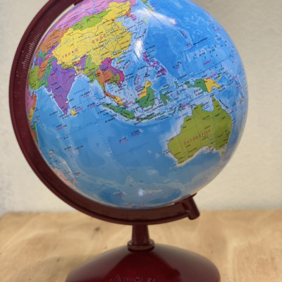 Quả cầu học sinh do Việt Nam sản xuất - Phi 22 đế gỗ ( Tặng kèm kính lúp)