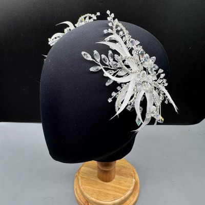 Cài tóc cô dâu lông vũ trắng hết hạt hoa pha lê mới t12/2024