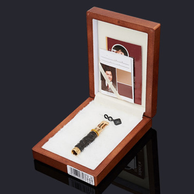 Tẩu Lọc Thuốc Gỗ Đàn Hương Cầm Tay 357ZB Họa Tiết Cao Cấp ( Giao màu ngẫu nhiên )