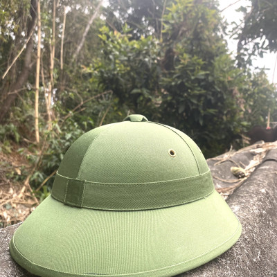 Mũ cối tàu lòng xanh cốt phíp, vải Gabadin tô châu, rơi va đạp không vỡ, tuyệt đối không ngấm nước, vải không phai