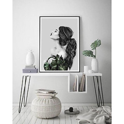 Tranh treo tường Canvas tranh Cô gái ôm lá 50x70cm ( kèm theo khung )