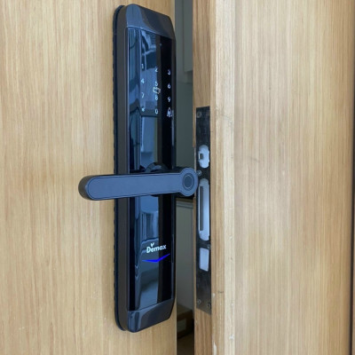 Khóa vân tay thông minh DEMAX SL768 BN