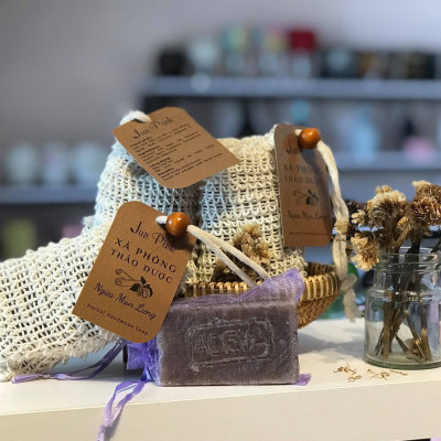 Xà phòng/xà bông ngừa mụn lưng Adeva Noni - Tinh dầu quế thơm nồng ấm, Glycerin thảo dược làm mềm da, ít bọt, nhanh sạch, không cần xả nhiều nước